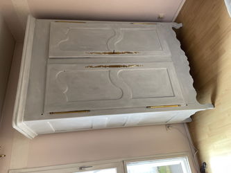 Face armoire / partiellement peinte