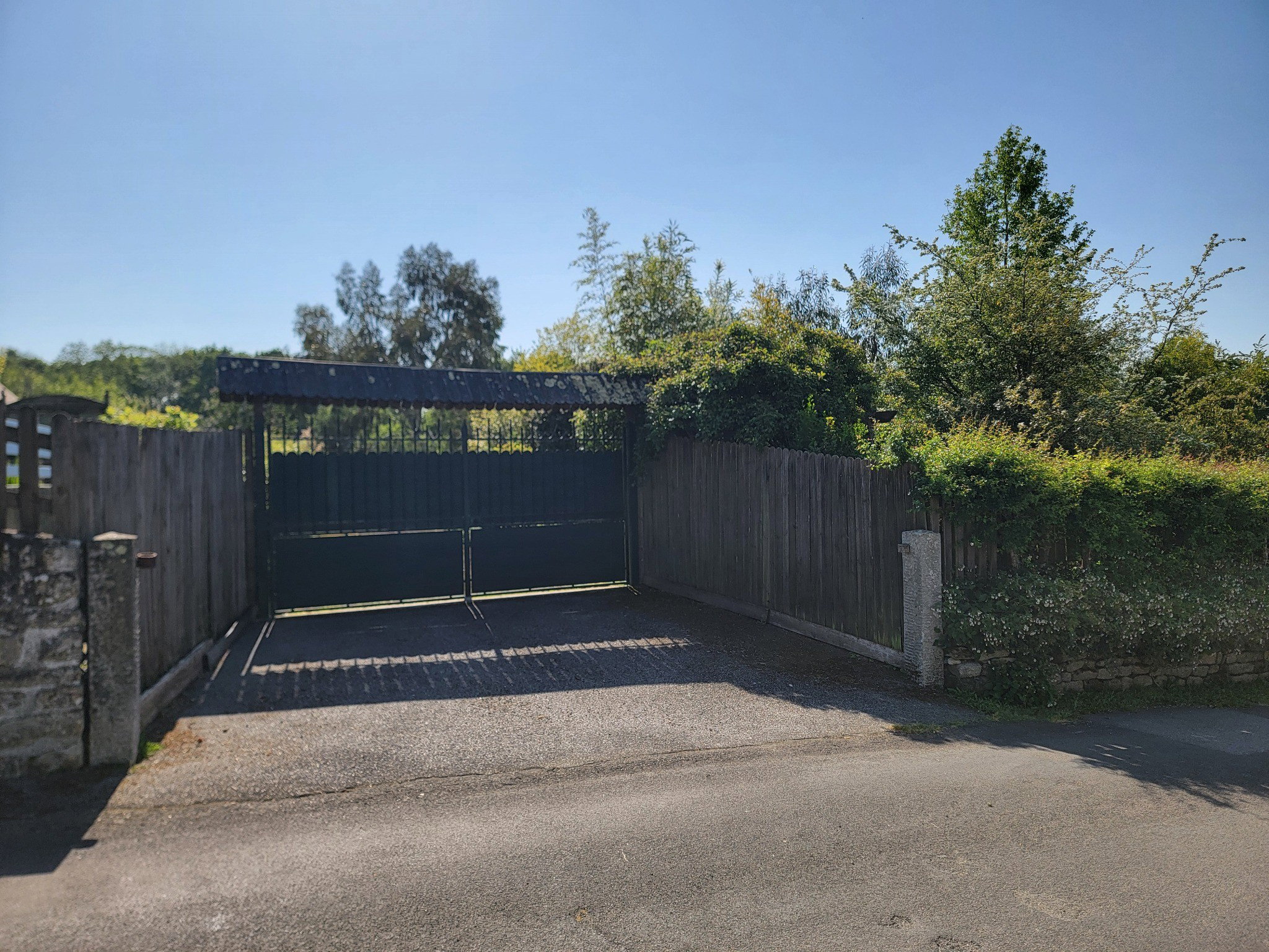 Entrée fermée par portail
