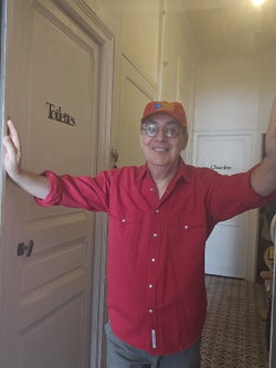 Joan chez lui