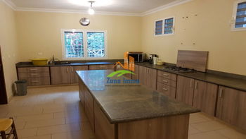 Location Grande villa étage 1 350m² terrain Ivandry Madagascar