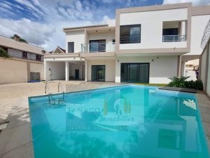 Annonce Vente villa f6 haute standing androhibe piscine Antananarivo