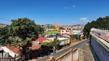 Annonce Vente Propriété 698m² 1 maison F7 BDR Ambatobe Antananarivo