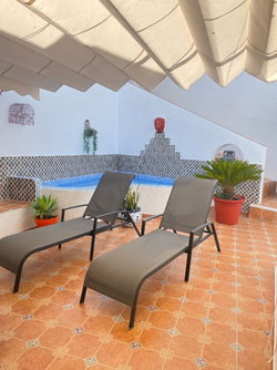 Le patio et son bassin