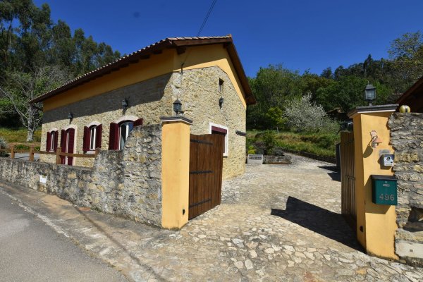 Maison en pierre de 5 chambres avec jardin et parking - centre du Portugal