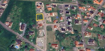 Terrain entouré de jaune