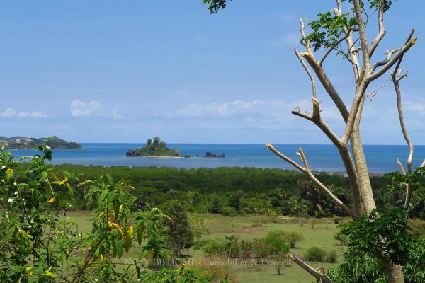 Vente Magnifique terrain vue panoramique l'océan Ile Nosy Be Madagascar