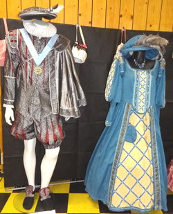 COSTUMES D'INSPIRATION HISTORIQUE