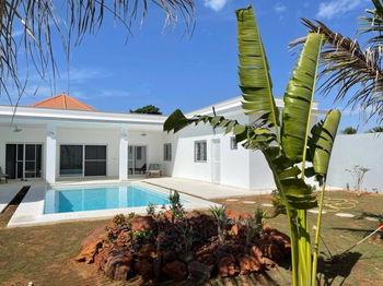 Vente Villa moderne avec terrasse et piscine, Ngaparou