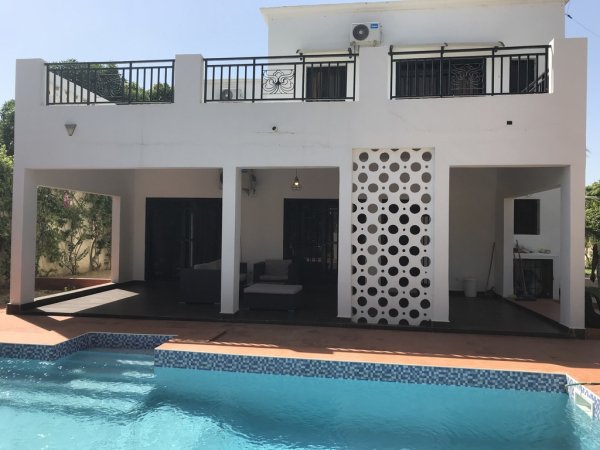 Somone Belle villa 6 chambres 1 piscine location saisonnière Sénégal