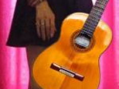 Femme Professeure GUITARE Donne COURS GUITARE Tous Styles Tous Niveaux Savoie