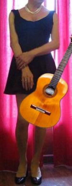 Femme Professeure GUITARE Donne COURS GUITARE Tous Styles Tous Niveaux Savoie