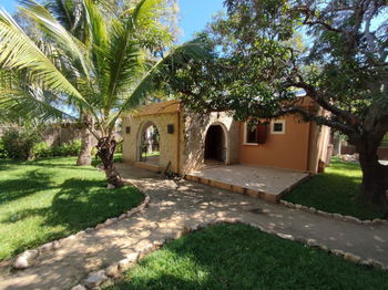 VENDRE-Villa F3 dans 1 résidence piscine AMBOLOFOTY TULEAR MADAGASCAR