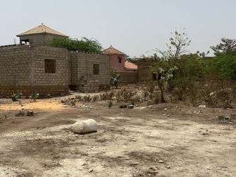Terrain 300 mètres carrés à Nguékhokh