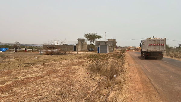 terrains 200 mètres carrés  à vendre à Ndayane