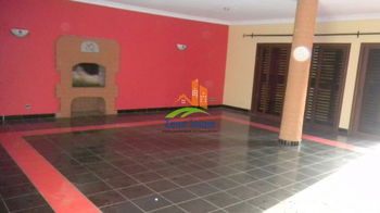 Vente Villa étage F6 piscine 972m² terrain Ivandry Madagascar