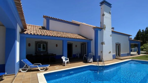 Villa moderne avec piscine