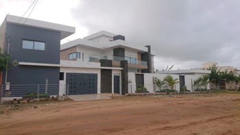 Vente Villa 5 chambres et piscine à Ngaparou 