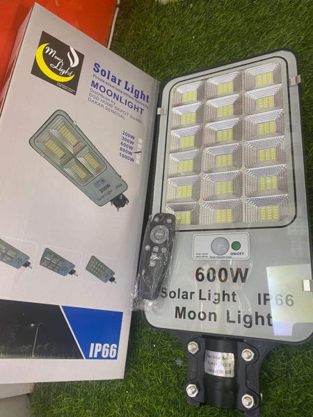 projecteurs et lampadaires solaires