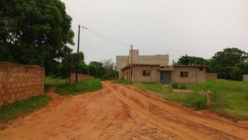 terrains 300 mètres carrés  à vendre à Saly