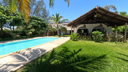 Vue piscine et mer