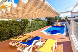 Piscine + Terrasse de la villa