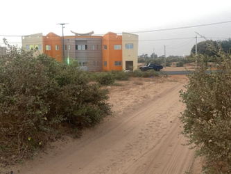terrain de 300 m2 a malicounda