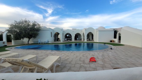 Vente maison djerbienne piscine Arkou Djerba Tunisie