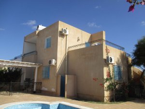 Location maison centre midoun 4 chambres piscine Djerba Tunisie
