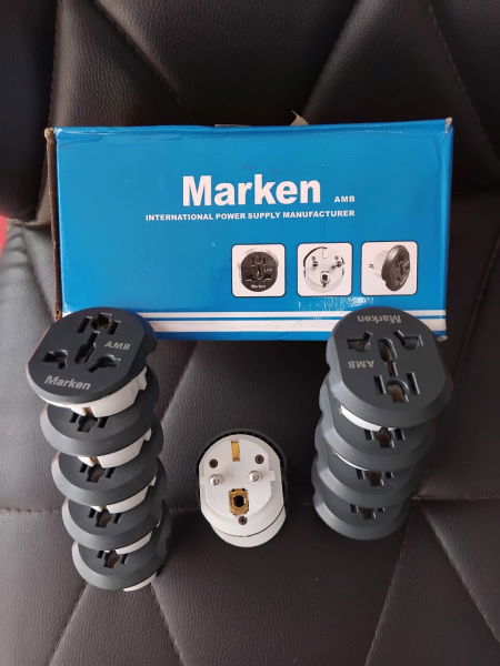Prises électriques et adaptateurs