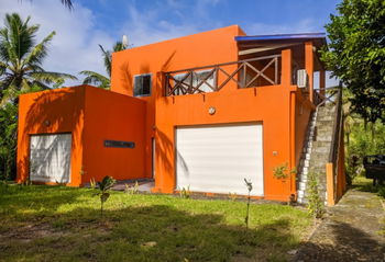 Vente magnifique villa meublée R+1 T 4 Mahambo,au mer Madagascar