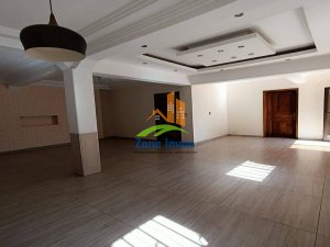 Annonce location Villa étage F5 semi-meublée Ivandry Antananarivo