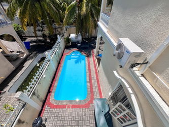 vue sur la piscine