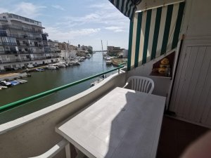 Vente Bel appartement vue canal piscine Santa Margarita Rosas Espagne
