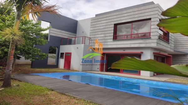 Location Villa étage F4 sécurisée piscine Ankadimbahoaka Madagascar