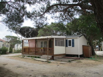 Location mobil&#039;home récent tout confort dans 1 camping les pieds dans l&#039;eau