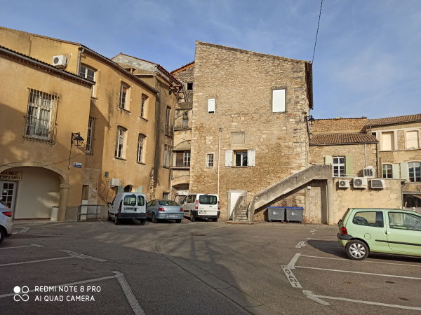 Entré principal de la place centrale