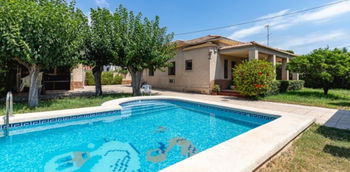 VILLA DANS ZONE URBAINE À ALICANTE F6 JARDIN PISCINE TERRAIN 613M2 OPPORTUNITÉ