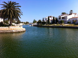 Jardin et canal