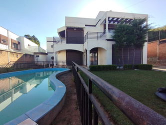 ANDROHIBE VILLA T6 SATNDING PISCINE JARDIN DANS 1 QUARTIER CALME – 2023-A