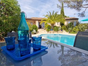 Annonce location villa bleue saphir 6 personnes var Roquebrune-sur-Argens