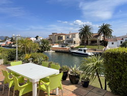 terrasse vue jardin et canal