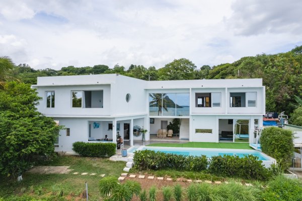 Location grande villa contemporaine diego suarez Mamoudzou Mayotte