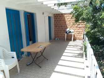 Etage de villa et terrain.440m2