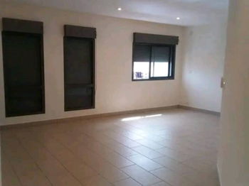 Location joli appartement vide type t3 plein centre ville Antananarivo