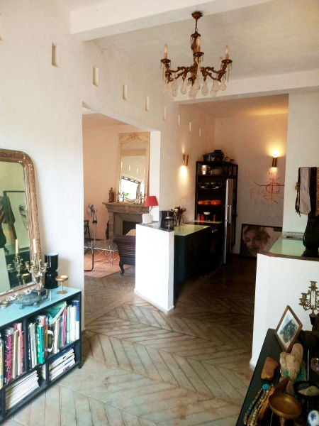 vue sur le salon et la cuisine