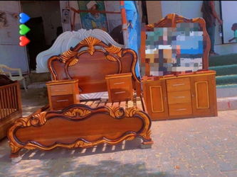 Lit, commodes et coiffeuse