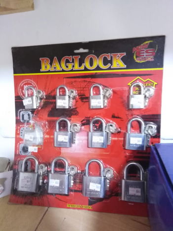 QUINCAILLERIE VENTE D'ARTICLES DIVERS BAS PRIX Dakar Sénégal