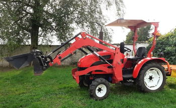 Tracteur avec chargeur frontal