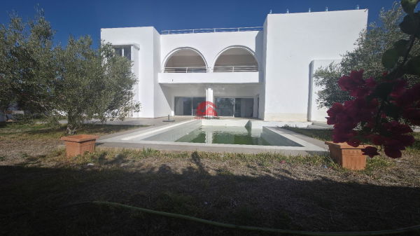 Villa moderne avec piscine