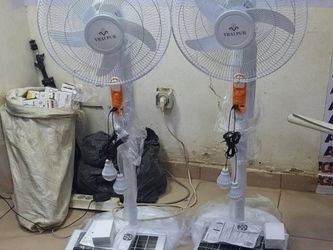 Ventilateur solaire sur pied